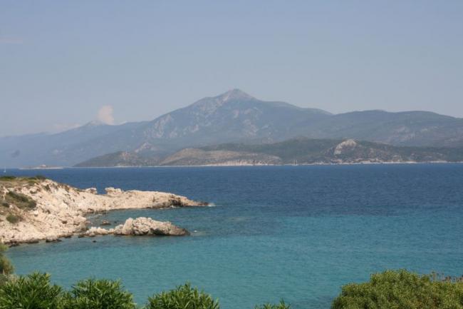 It is a stone's throw from Samos to the shores of Turkey!