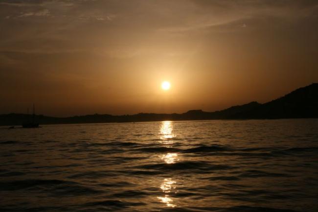 Solnedgång i det Egeiska havet